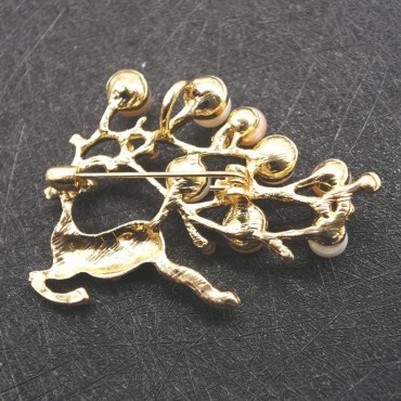 Sika deer pearl brooch