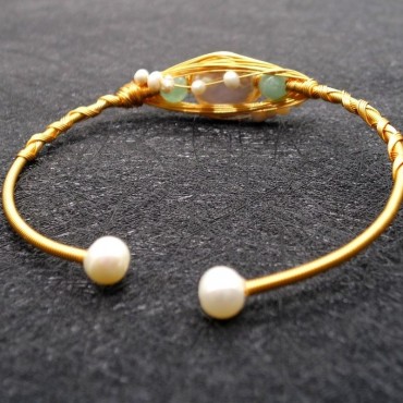 baroque pearl bracelet