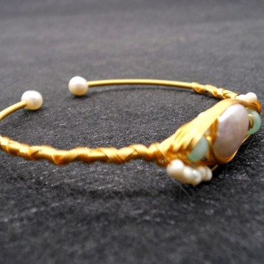 baroque pearl bracelet