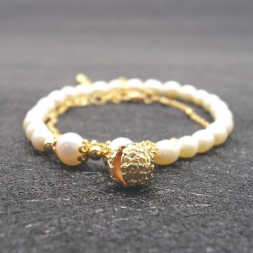 small bell pearl bracelet