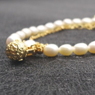 small bell pearl bracelet