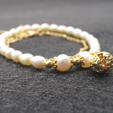 small bell pearl bracelet