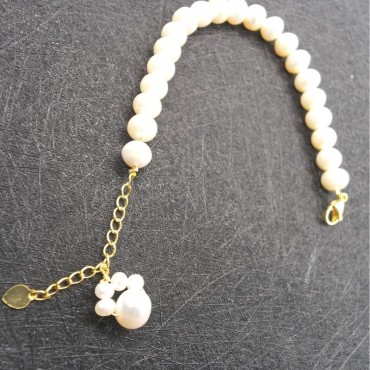 Cat-Pad Pearl Bracelet