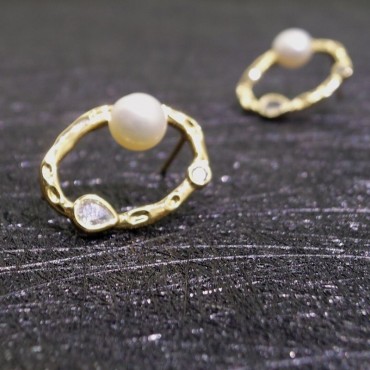 Irregular Design Semi-Round Pearl Stud Earring