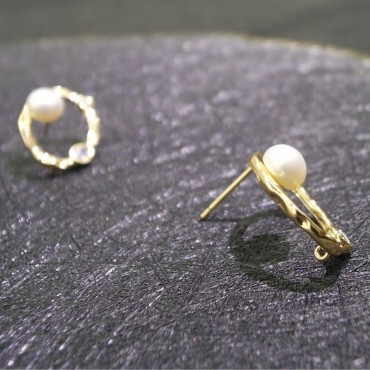 Irregular Design Semi-Round Pearl Stud Earring