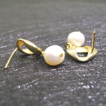 Fashion Square Natural Pearl Stud Earring