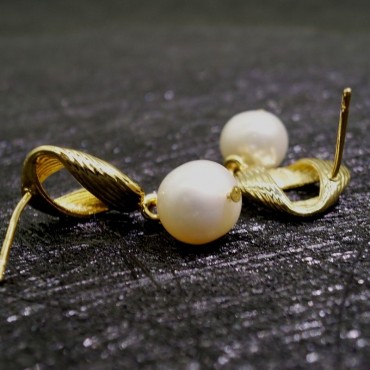 Fashion Square Natural Pearl Stud Earring