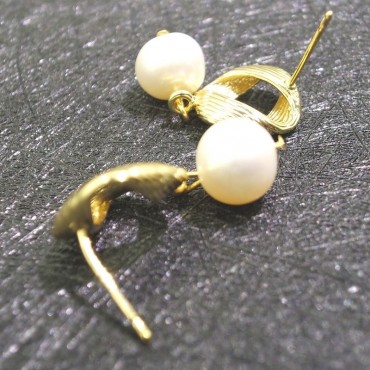 Fashion Square Natural Pearl Stud Earring