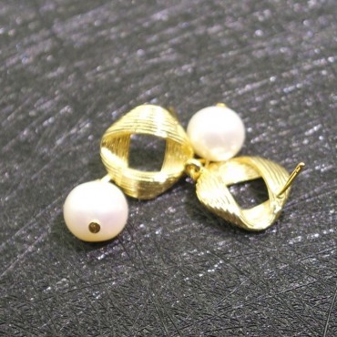 Fashion Square Natural Pearl Stud Earring