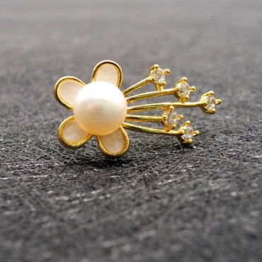 Flower Shape Pearl shell Earring