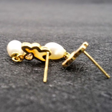 Rainy Symbol Pearl shell Stud Earring