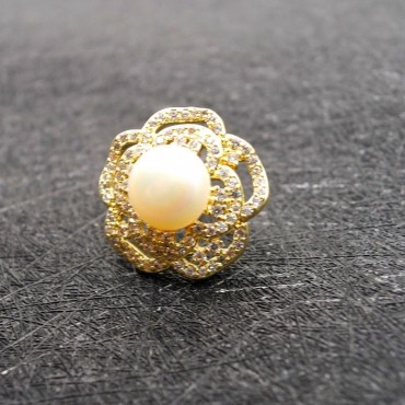 Micro-Insert Flower Pearl Stud Earring