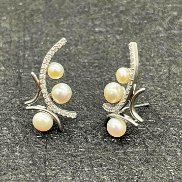 Silver Irregular Design Pearl Stud Earring