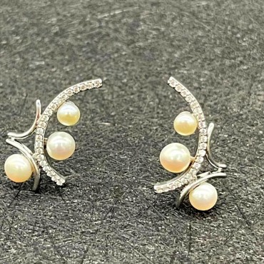 Silver Irregular Design Pearl Stud Earring
