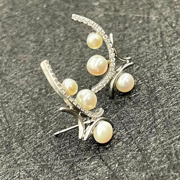 Silver Irregular Design Pearl Stud Earring