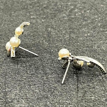 Silver Irregular Design Pearl Stud Earring