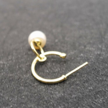 Circled Design Pearl Stud Earring