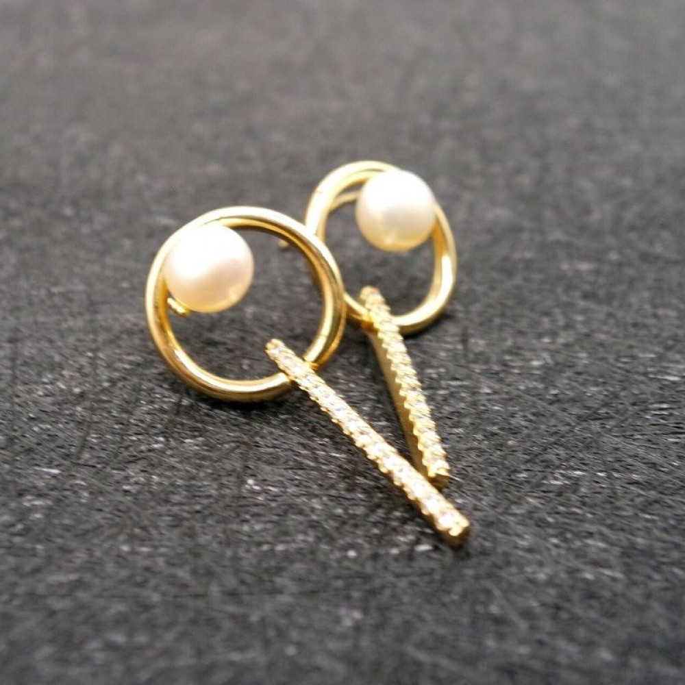 Circled Design Micro Insert Pearl Stud Earring
