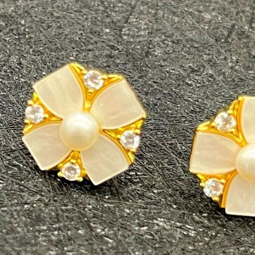 Clover Shape Pearl shell Stud Earring