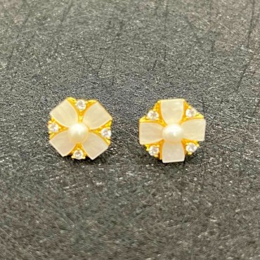 Clover Shape Pearl shell Stud Earring