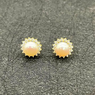 Circled Sunflower Pearl Stud Earring