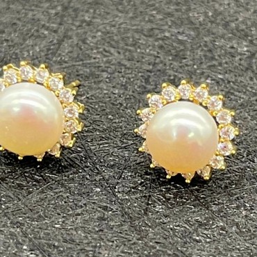 Circled Sunflower Pearl Stud Earring