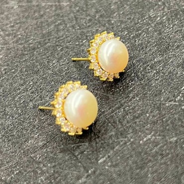 Circled Sunflower Pearl Stud Earring