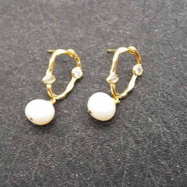 Irregular Design Pearl Stud Earring