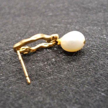 Irregular Design Pearl Stud Earring