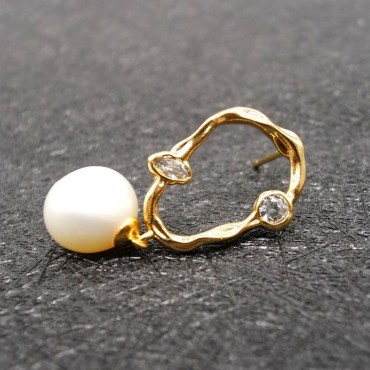 Irregular Design Pearl Stud Earring