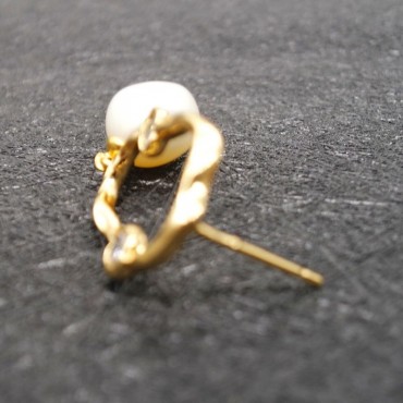 Irregular Design Pearl Stud Earring