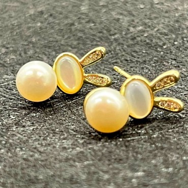 Rabbit Shape Pearl shell Stud Earring