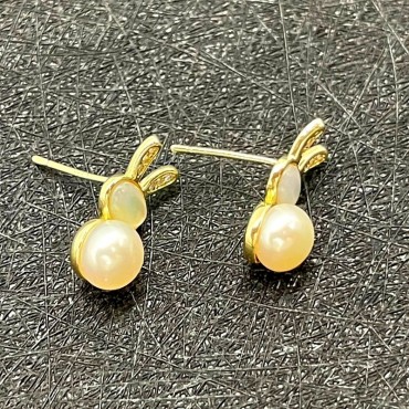 Rabbit Shape Pearl shell Stud Earring