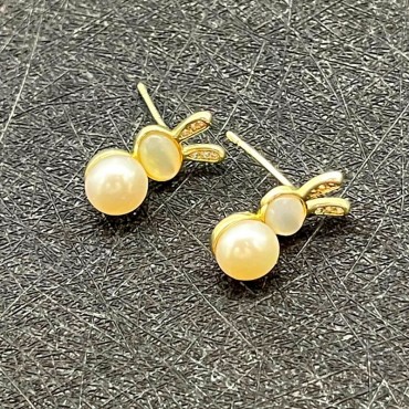Rabbit Shape Pearl shell Stud Earring