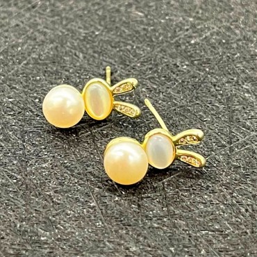Rabbit Shape Pearl shell Stud Earring