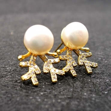 Micro Insert Deer Design Pearl Stud Earring
