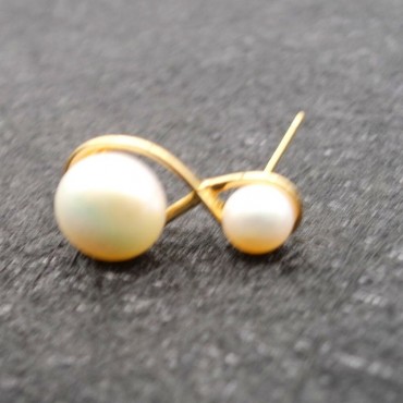 Dual Design Pearl Stud Earring