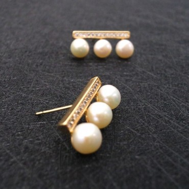 Potro Design Pearl Stud Earring