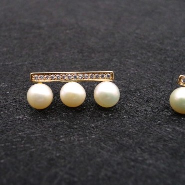 Potro Design Pearl Stud Earring