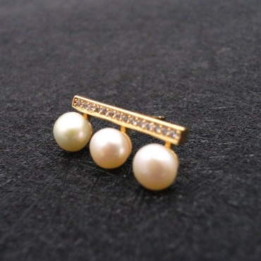 Potro Design Pearl Stud Earring