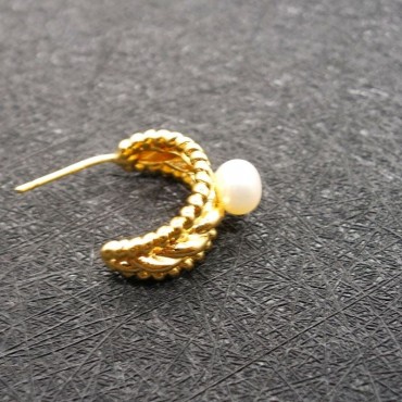 Letter C Braided Pearl Stud Earring