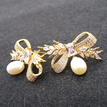 Zircon Inlay Butterfly Design Pearl Stud Earrings
