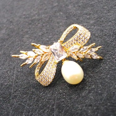 Zircon Inlay Butterfly Design Pearl Stud Earrings
