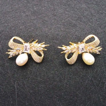 Zircon Inlay Butterfly Design Pearl Stud Earrings