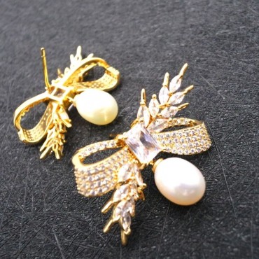 Zircon Inlay Butterfly Design Pearl Stud Earrings