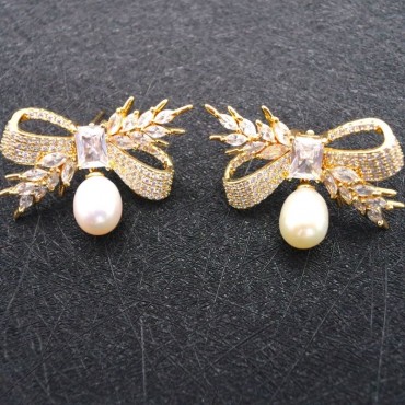 Zircon Inlay Butterfly Design Pearl Stud Earrings