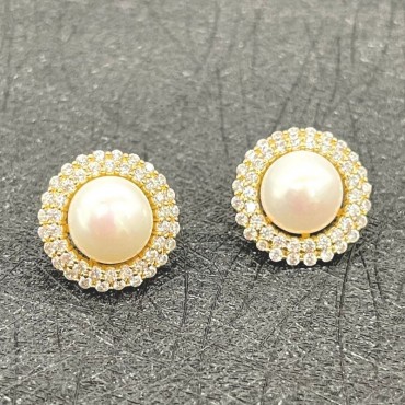 Micro Insert Circled Design Pearl Stud Earring