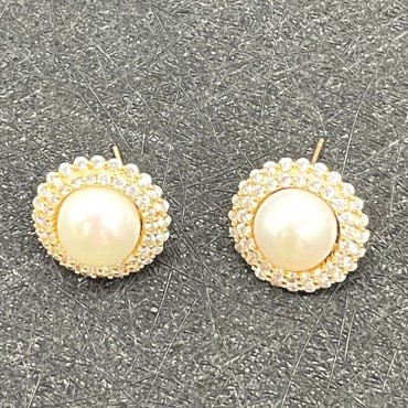 Micro Insert Circled Design Pearl Stud Earring