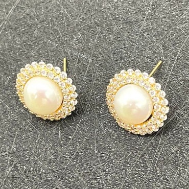 Micro Insert Circled Design Pearl Stud Earring