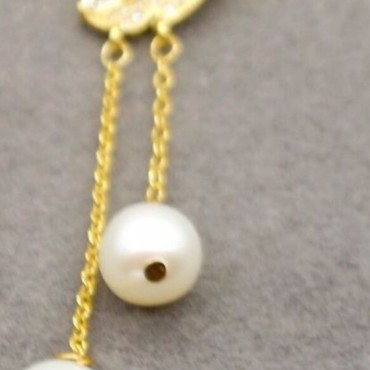 Feather Pearl Necklace